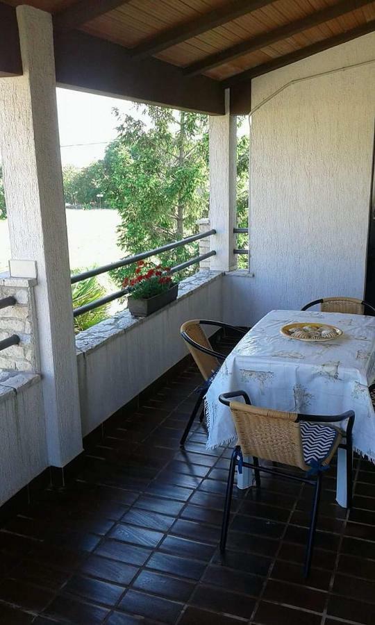Apartment Tijano Krnica Esterno foto
